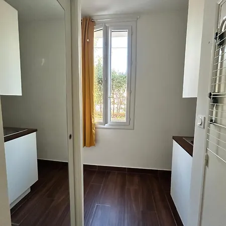 Agreable Studio Renove Avec Place De Parking Bandol Exterior photo