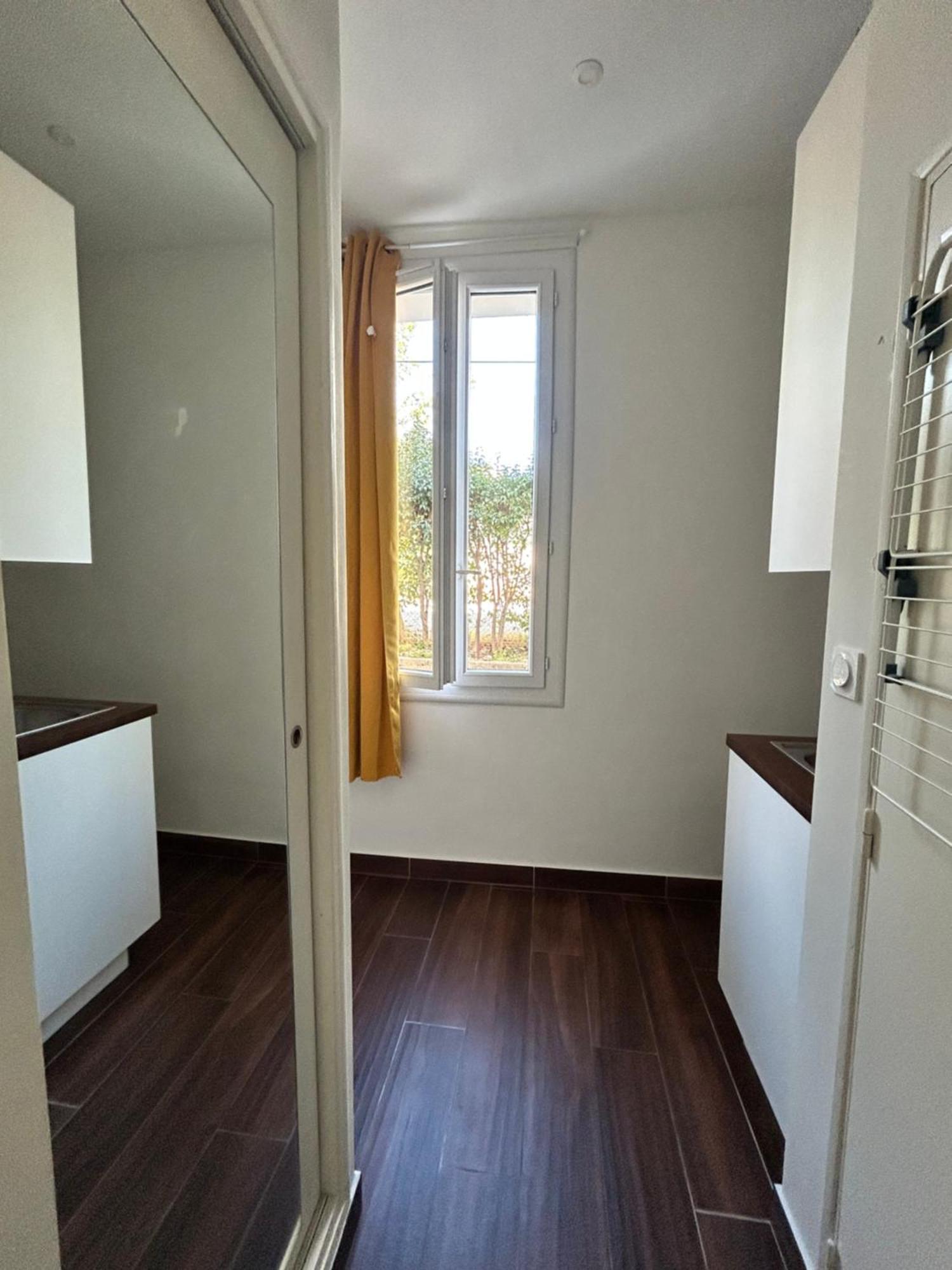 Apartment Agreable Renove Avec Place De Parking Bandol
